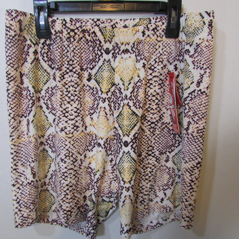 Plus Size 2X Stretch Shorts NWT